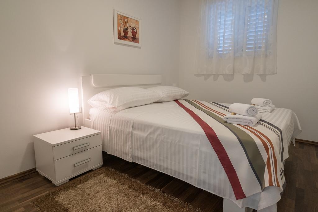 Drop In Split Luxury Suites 外观 照片