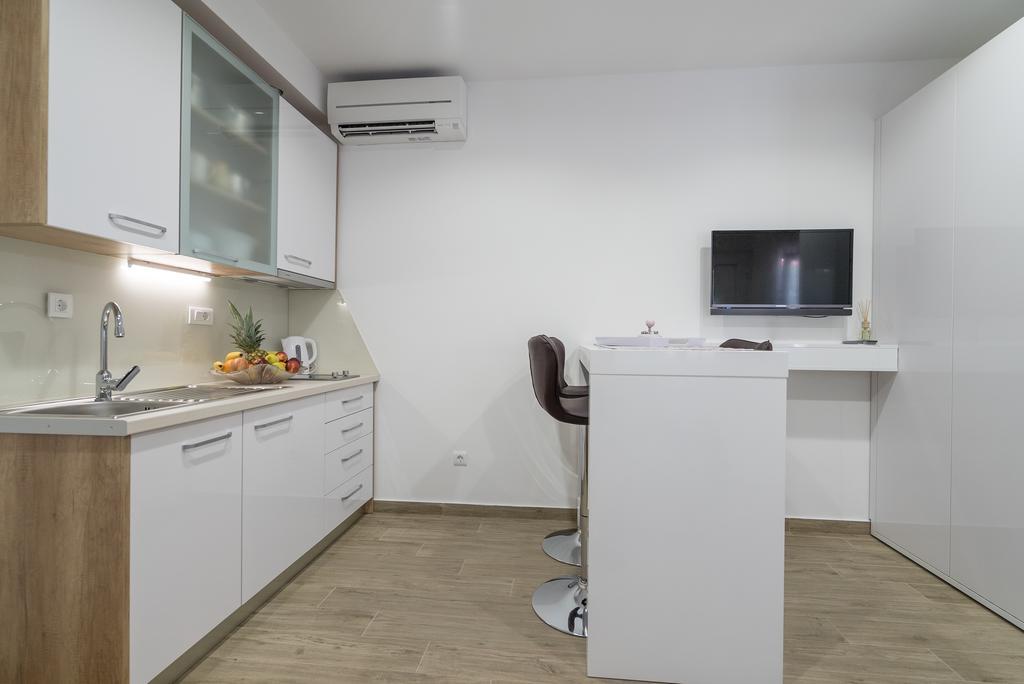 Drop In Split Luxury Suites 外观 照片