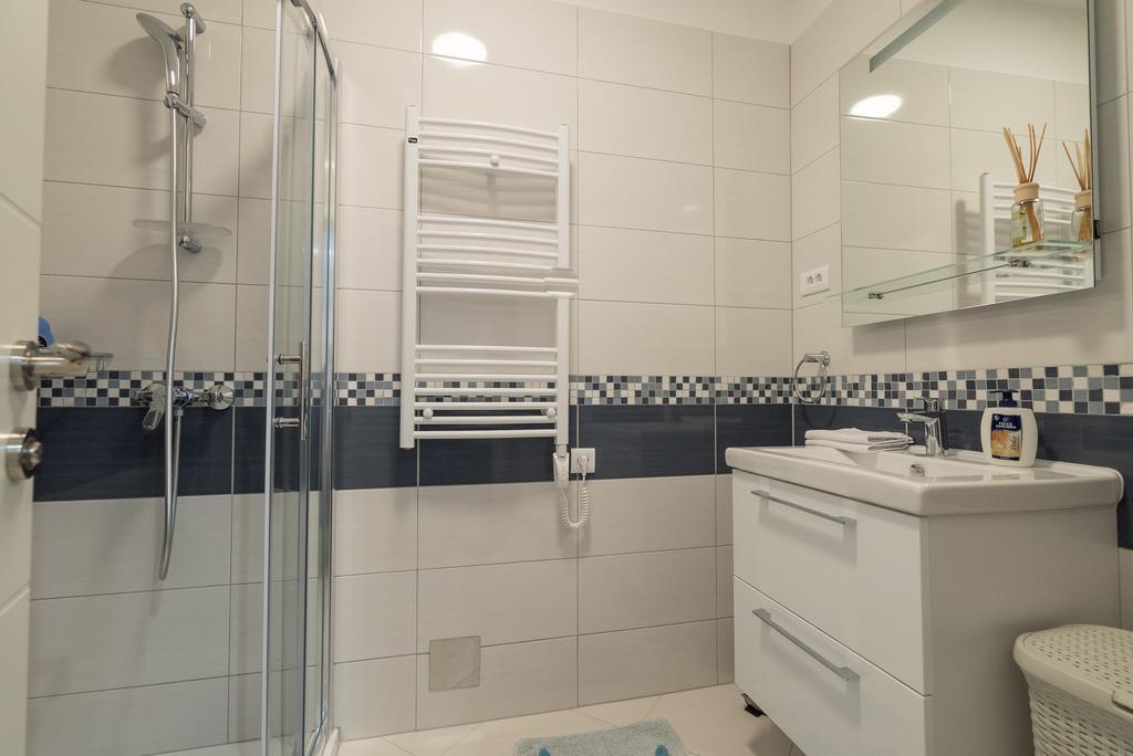 Drop In Split Luxury Suites 外观 照片