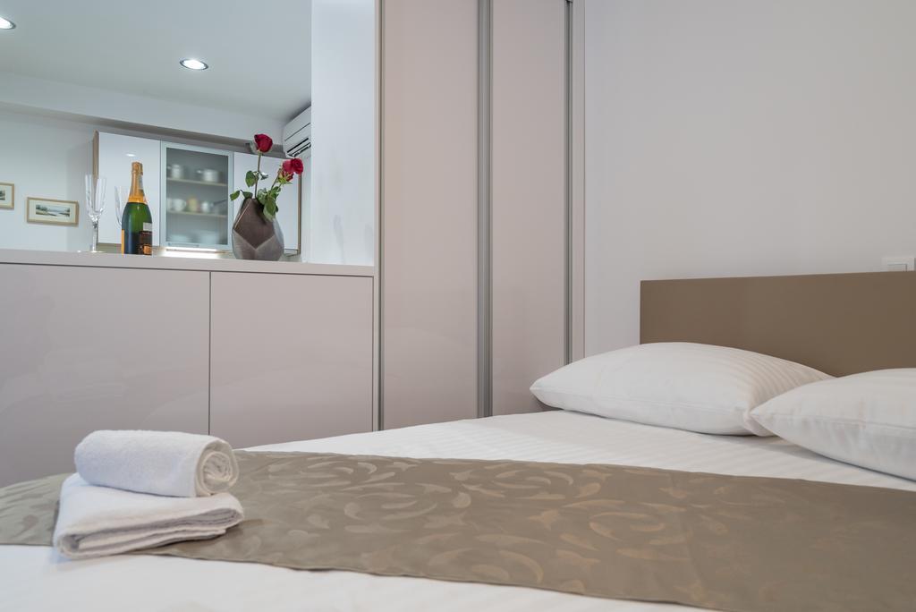 Drop In Split Luxury Suites 外观 照片
