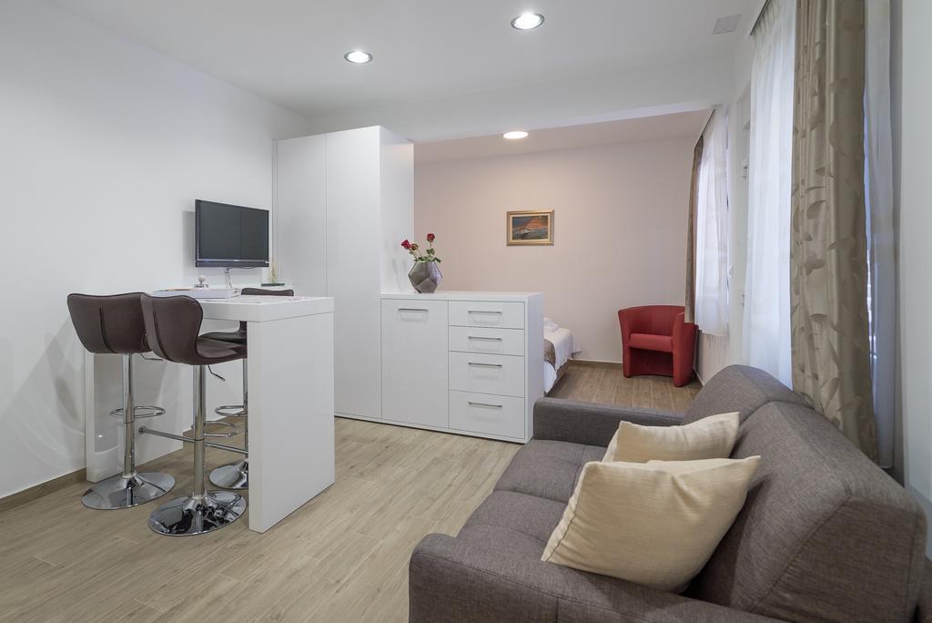 Drop In Split Luxury Suites 外观 照片