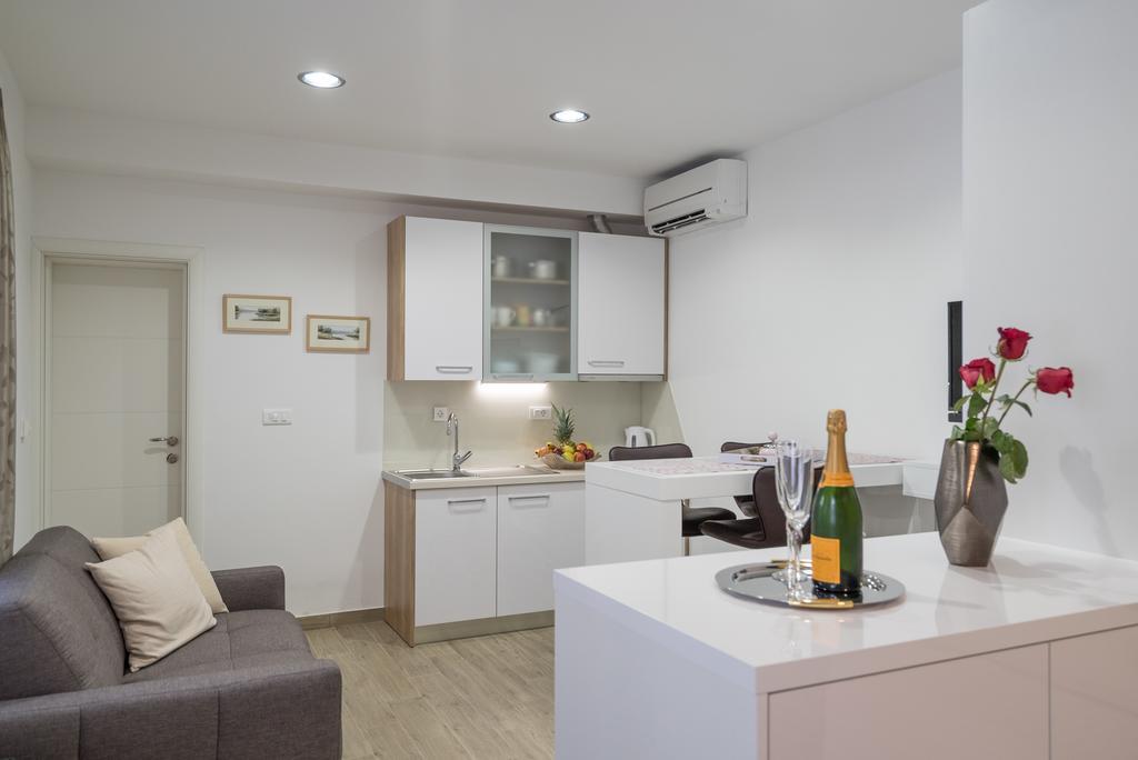 Drop In Split Luxury Suites 外观 照片