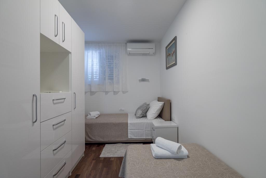 Drop In Split Luxury Suites 外观 照片