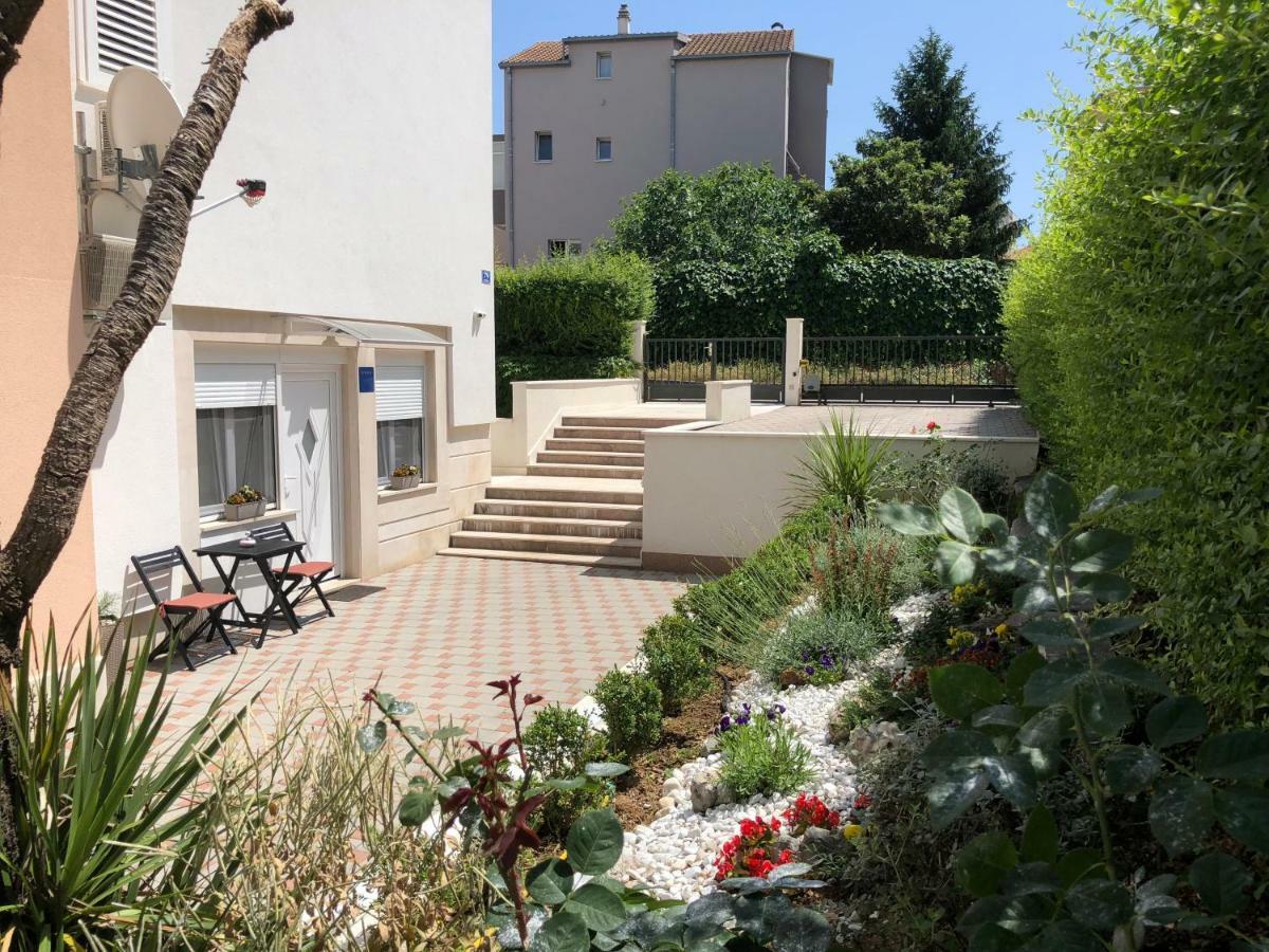 Drop In Split Luxury Suites 外观 照片