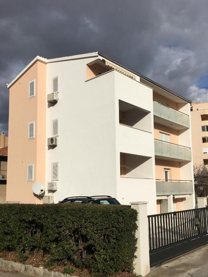 Drop In Split Luxury Suites 外观 照片